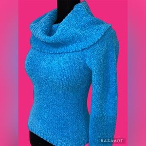 Size S/ P
Sweater blue color 
Long sleeve-
Pre- owned 
Good condition